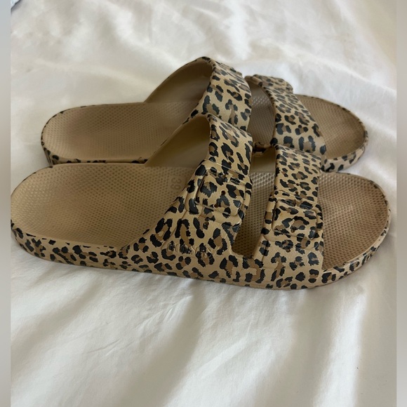 Freedom Moses cheetah sandal - Picture 6 of 6